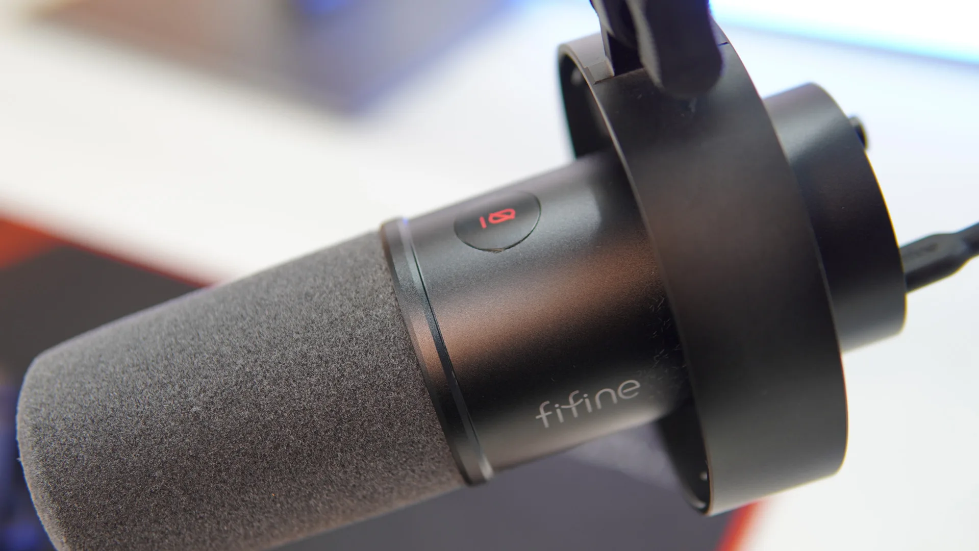 Fifine K688 Review Power Button