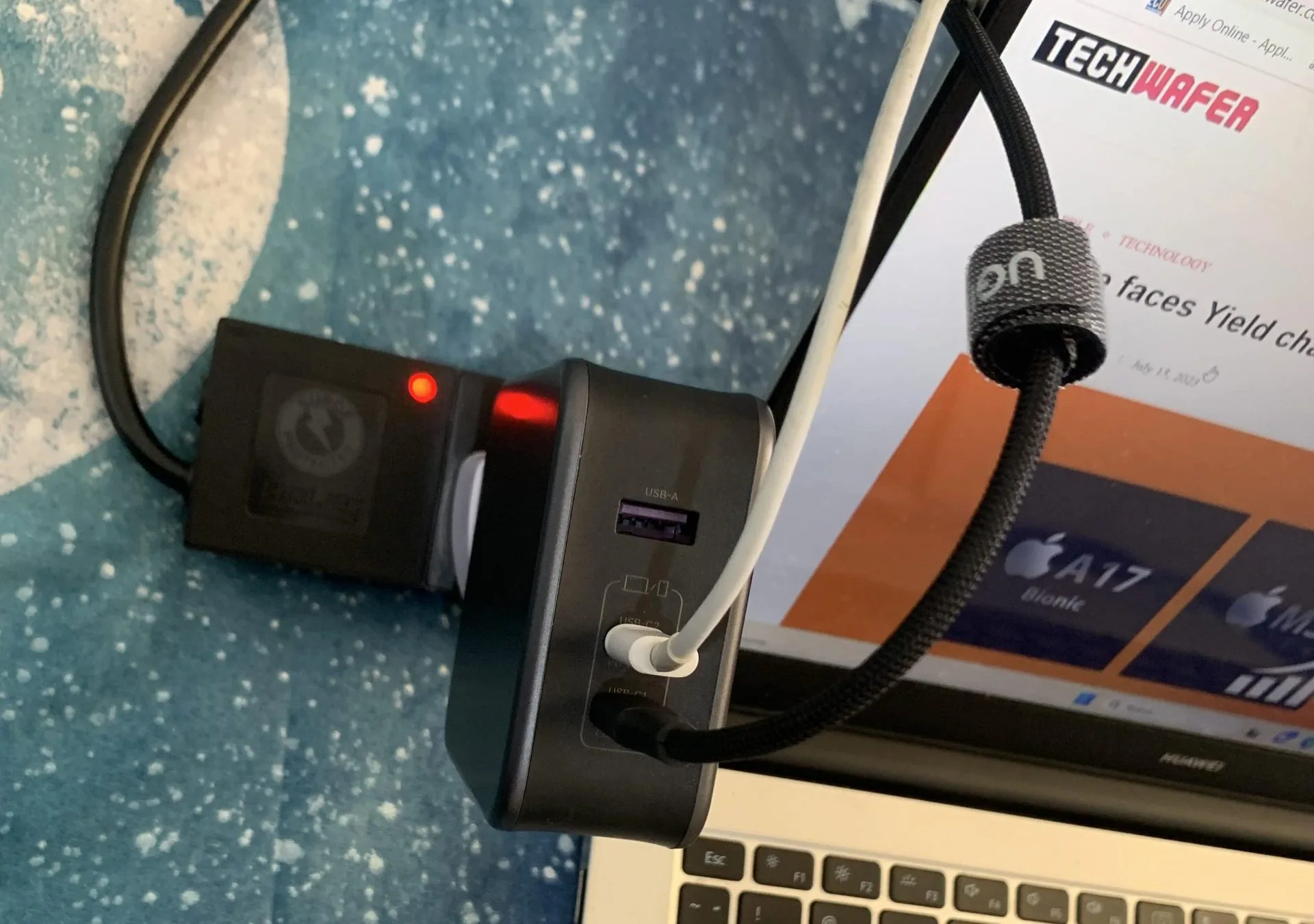 UGREEN Nexode 140W Review Charging