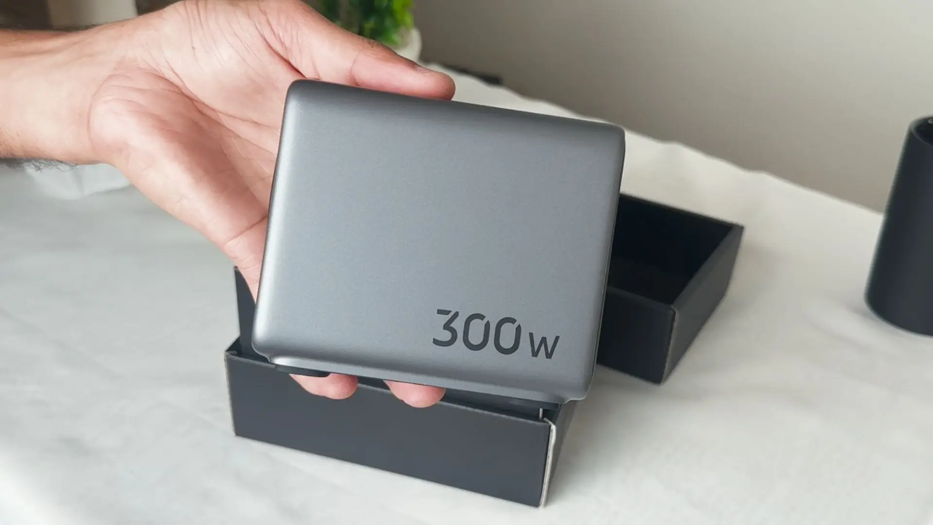 UGREEN Nexode 300W Review Unboxing